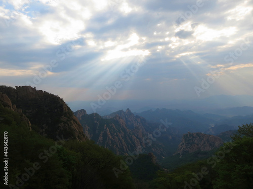 Zonnestralen; sun beams above Old Peak, Hebei, China