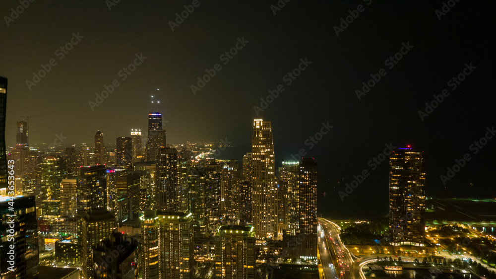 Fototapeta premium Chicago Downtown Lakeshore At Night Drone