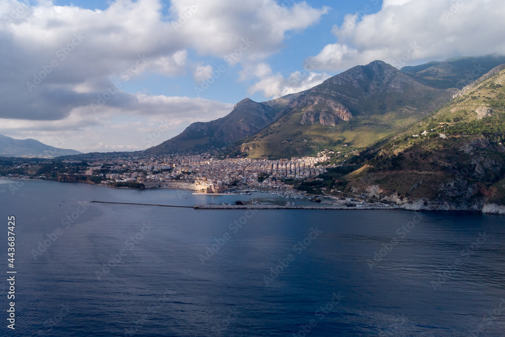 Veduta aerea della Città di Castellammare del Golfo, in Sicilia.