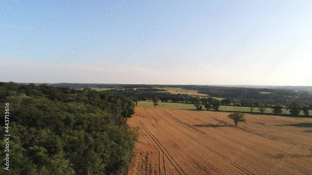 Champs dans la Nièvre, vue aérienne, Bourgogne Champs dans la Nièvre, vue aérienne, Bourgogne