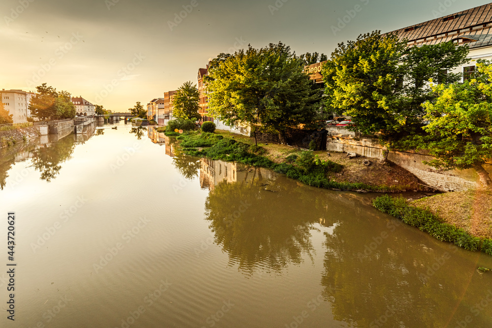 Obraz premium Opole Stare Miasto i Opolska Wenecja wieczorem
