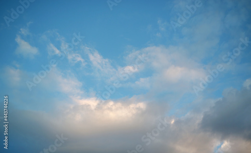Fototapeta Naklejka Na Ścianę i Meble -  Beautiful blue sky with white fluffy cloud background