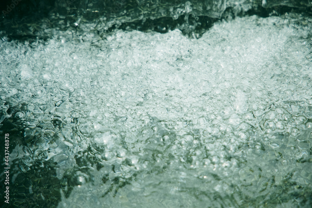 川 クローズアップ 泡