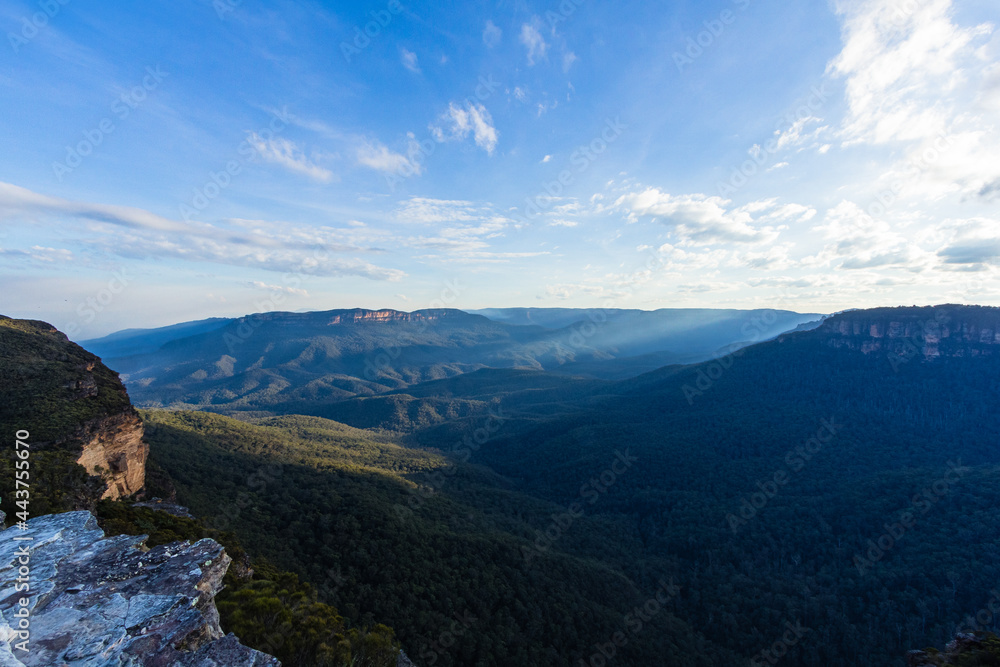 オーストラリア　ブルー・マウンテンズ国立公園のキングス・テーブルランドからの風景