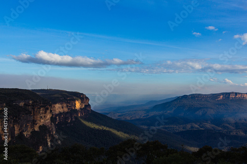 オーストラリア ブルー・マウンテンズ国立公園のキングス・テーブルランドからの風景