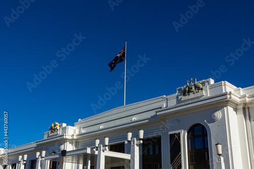 オーストラリア　首都キャンベラのキャピタル・ヒルに建つ国会議事堂	