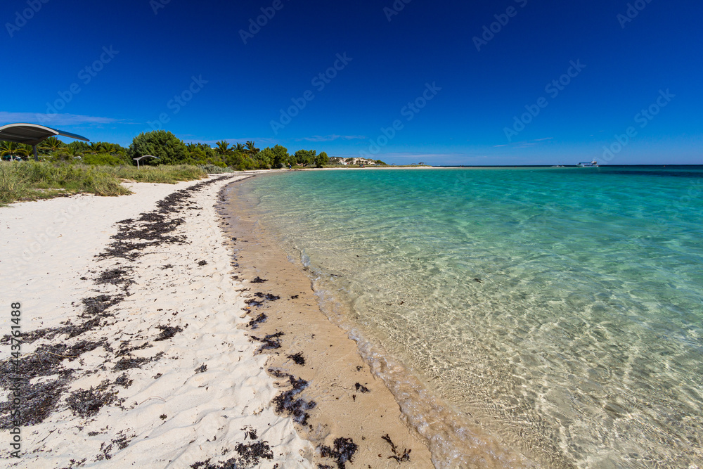 オーストラリア　ニンガルー・コーストのコーラル・ベイ・ビーチのエメラルドグリーンの海