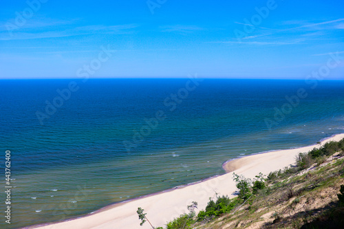 polskie morze  widok   krajobraz  pla  a  woda  ocean  fale   morska piana