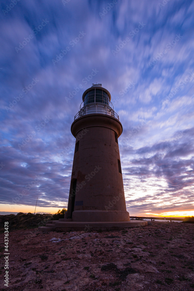 オーストラリア　西オーストラリア州のエクスマウス近郊のヴラミンヘッド灯台と夕焼け空　Vlamingh Head Lighthouse