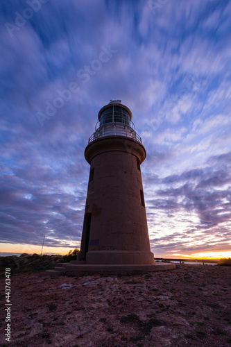オーストラリア 西オーストラリア州のエクスマウス近郊のヴラミンヘッド灯台と夕焼け空 Vlamingh Head Lighthouse