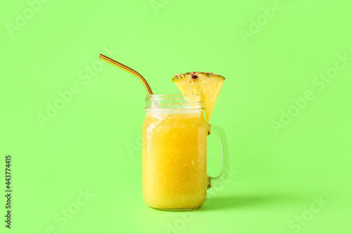 Cuadro en lienzo Mason jar of tasty pineapple smoothie on color background