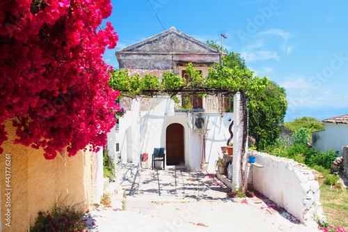 Fototapeta Naklejka Na Ścianę i Meble -  Old traditional house in the town of Moraitika on the island of Corfu.