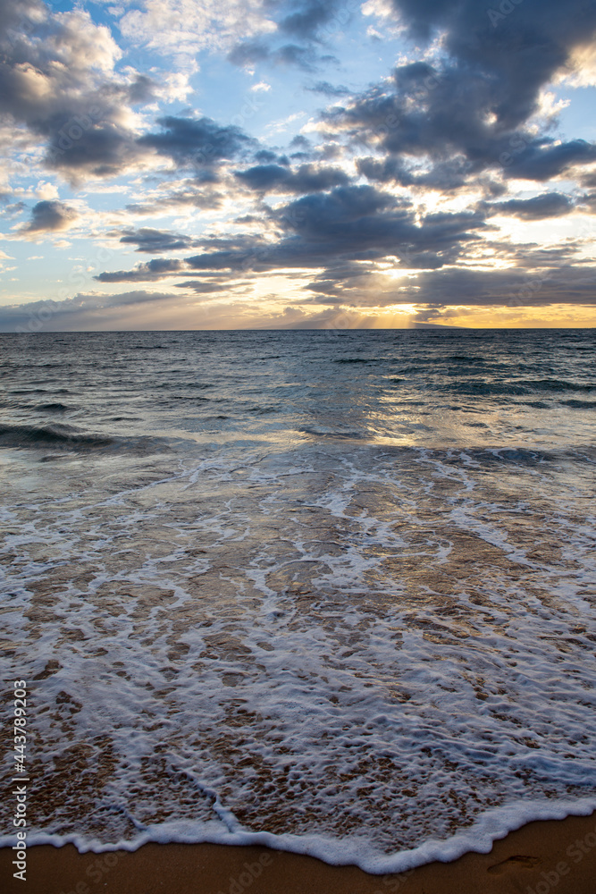Obraz premium Summer vacation, holiday background of a tropical beach and blue sea. Hawaii beach.