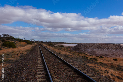 オーストラリア 南オーストラリア州ハート湖横の線路