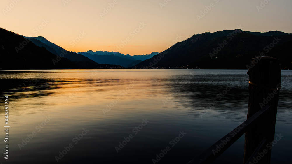 Lago D'Orta al tramonto fotografato da Ronco di Pella (NO), Piemonte, Italia.