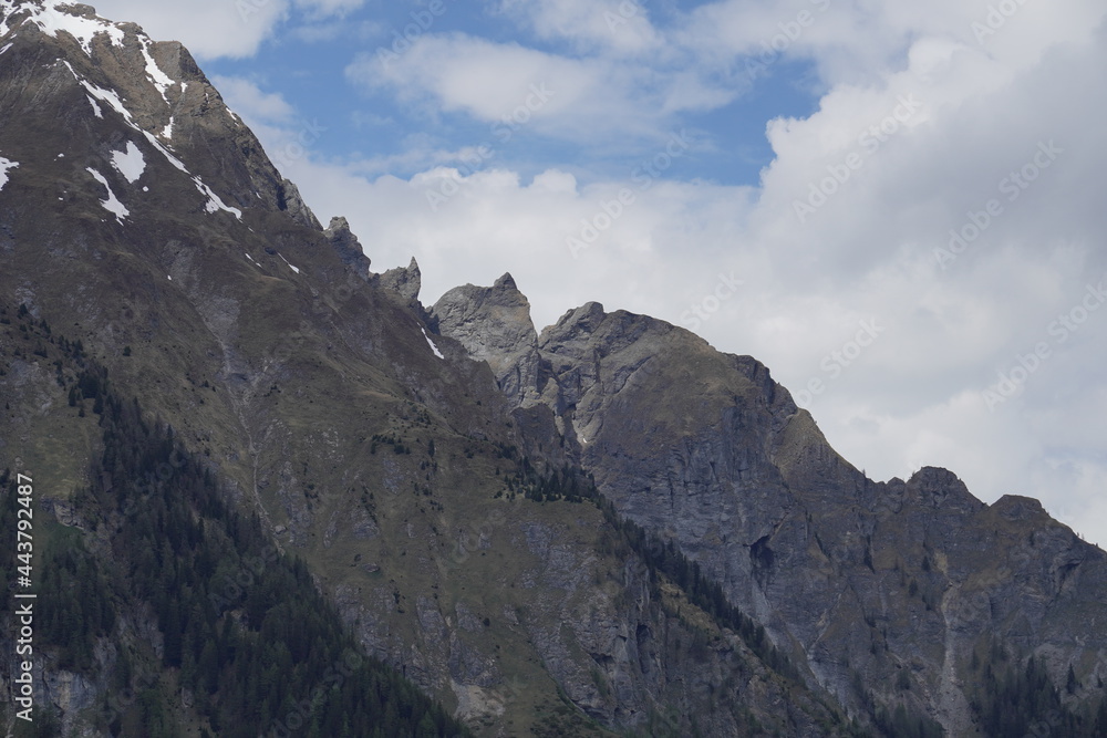 Eindrucksvolle Felszacken am Piz Mundin (gesehen vom Selles)