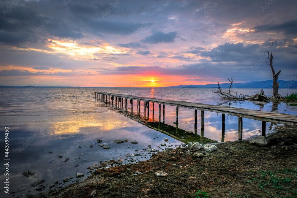 Obraz premium Tramonto sul lago