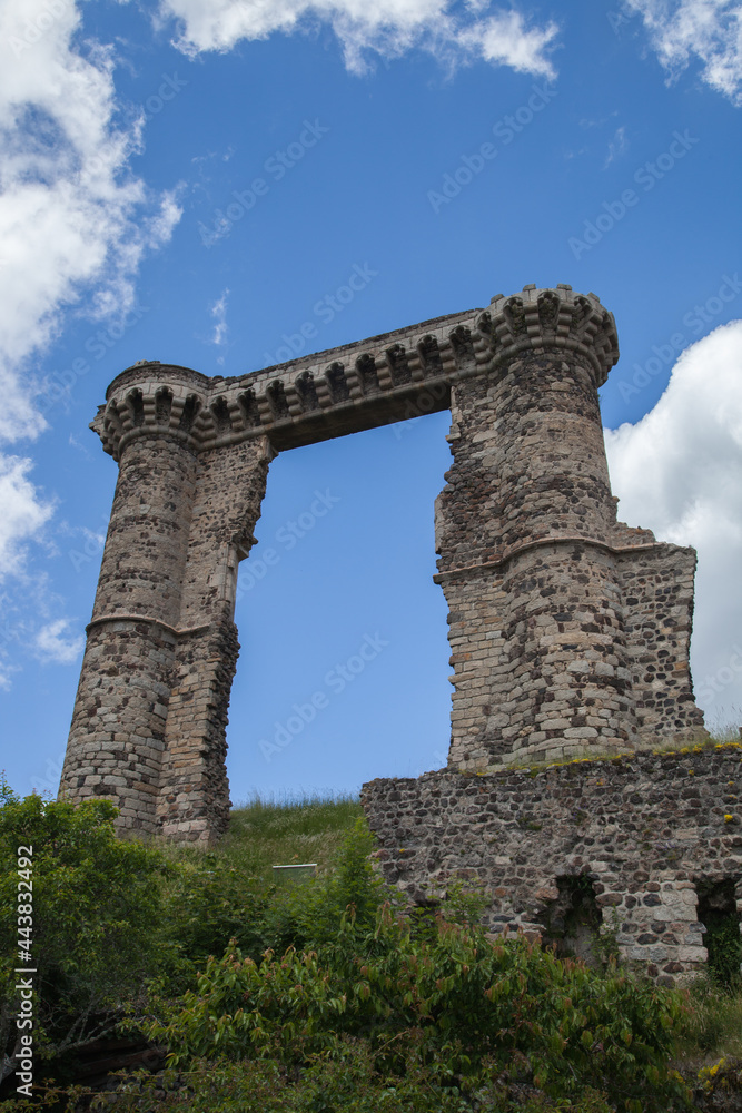Ruines du château d'Allègre (Haute-Loire) dites la Potence