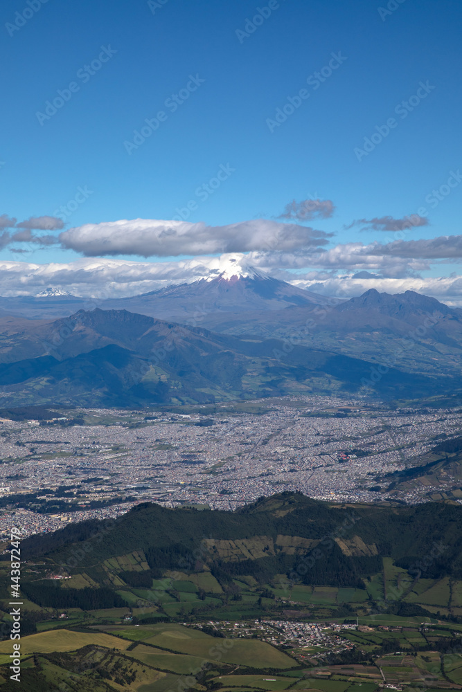 Fototapeta premium View of Cotopaxi from Guagua Pichincha