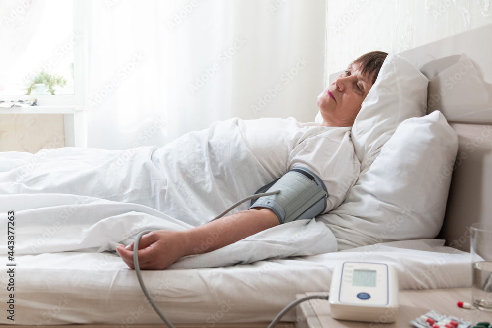 Providing first aid to an elderly woman. Measurement of blood pressure with a tonometer. Grandma got a little sick. Providing first aid to an elderly woman. Measurement of blood pressure with a tonometer. Grandma got a little sick.