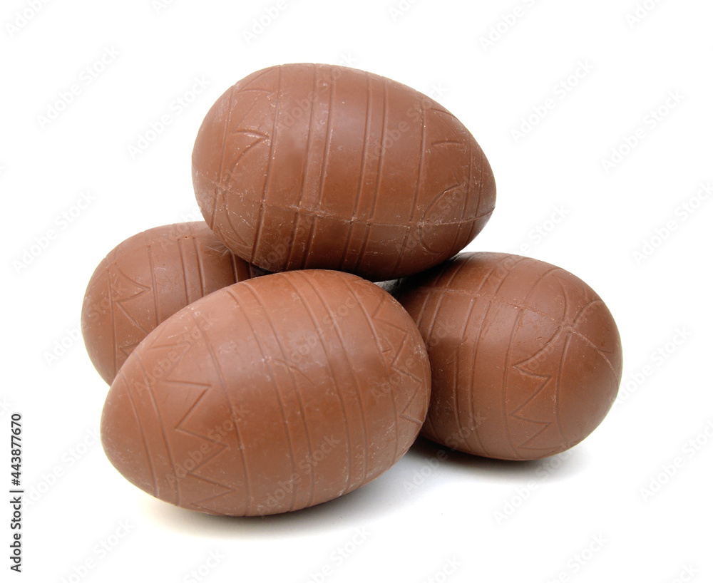 Fototapeta premium Chocolate easter eggs in colorful foil on white background
