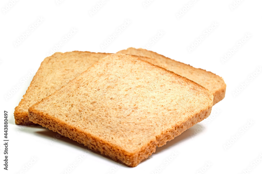 Toastbrot in Scheiben vor weißem Hintergrund Toastbrot in Scheiben vor weißem Hintergrund