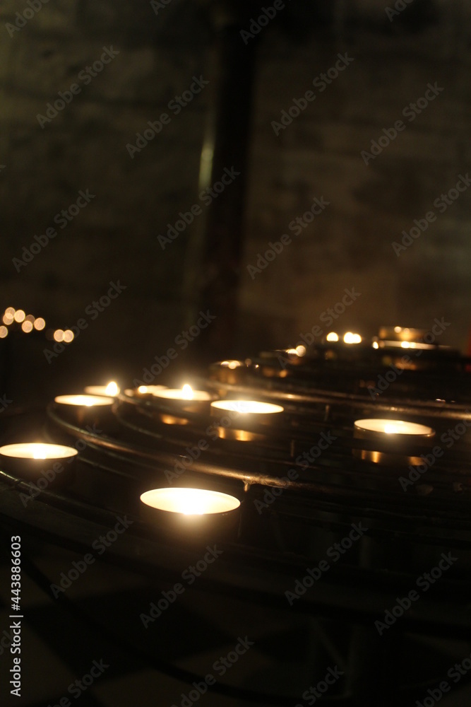 velas misioneras encendidas velas misioneras encendidas