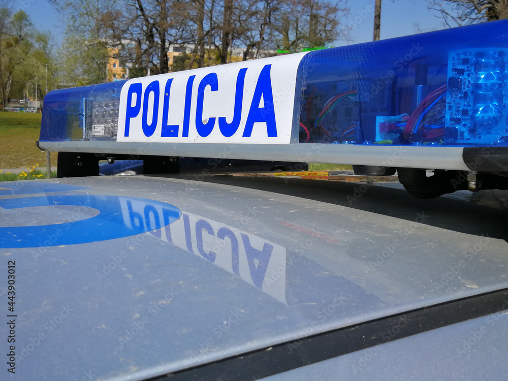 Samochody służbowe polskiej policji w akcji.  - obrazy, fototapety, plakaty 
