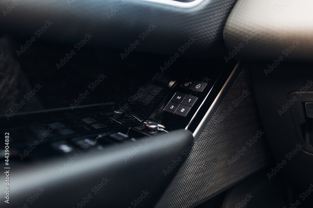Car seats regulation and control with memory mode Car seats regulation and control with memory mode