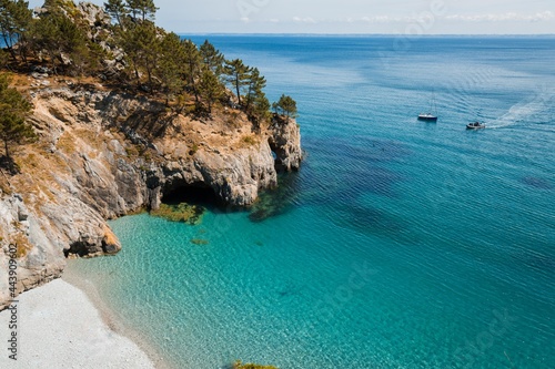 Wallpaper Mural Ile Vierge de Crozon en Bretagne avec de l'eau turquoise Torontodigital.ca