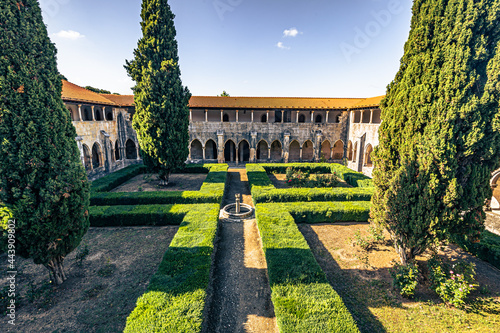 Photography Batalha - June 22, 2021: Inner courtyard of the Majestic Batalha Monastery, Port