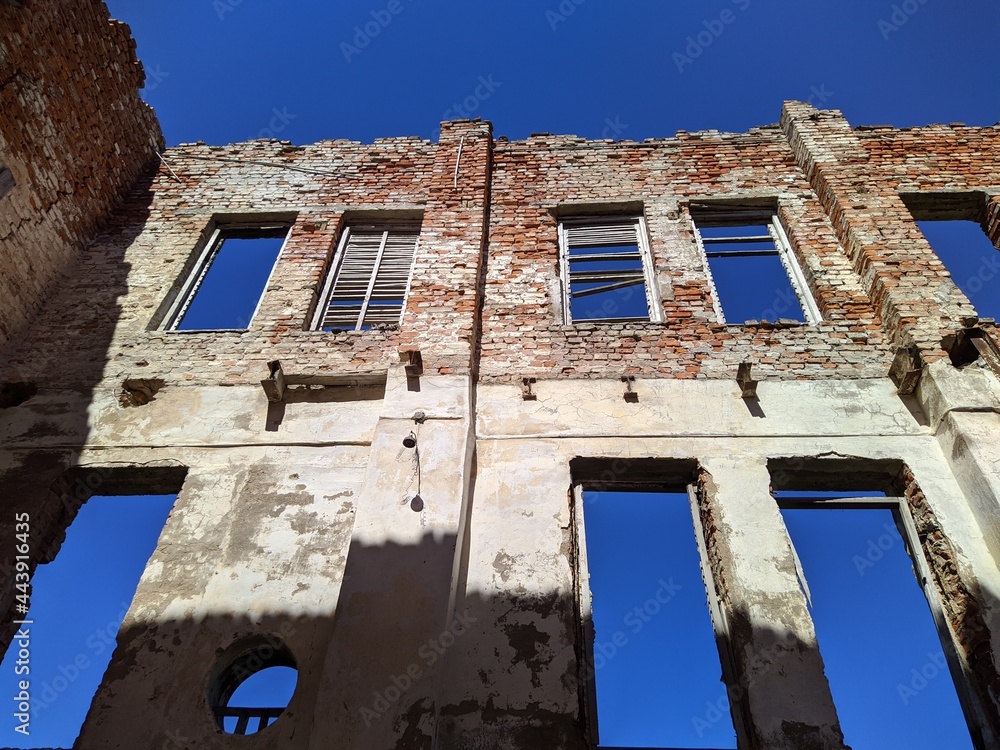 Fototapeta premium old and ruined building in the daytime in summer.