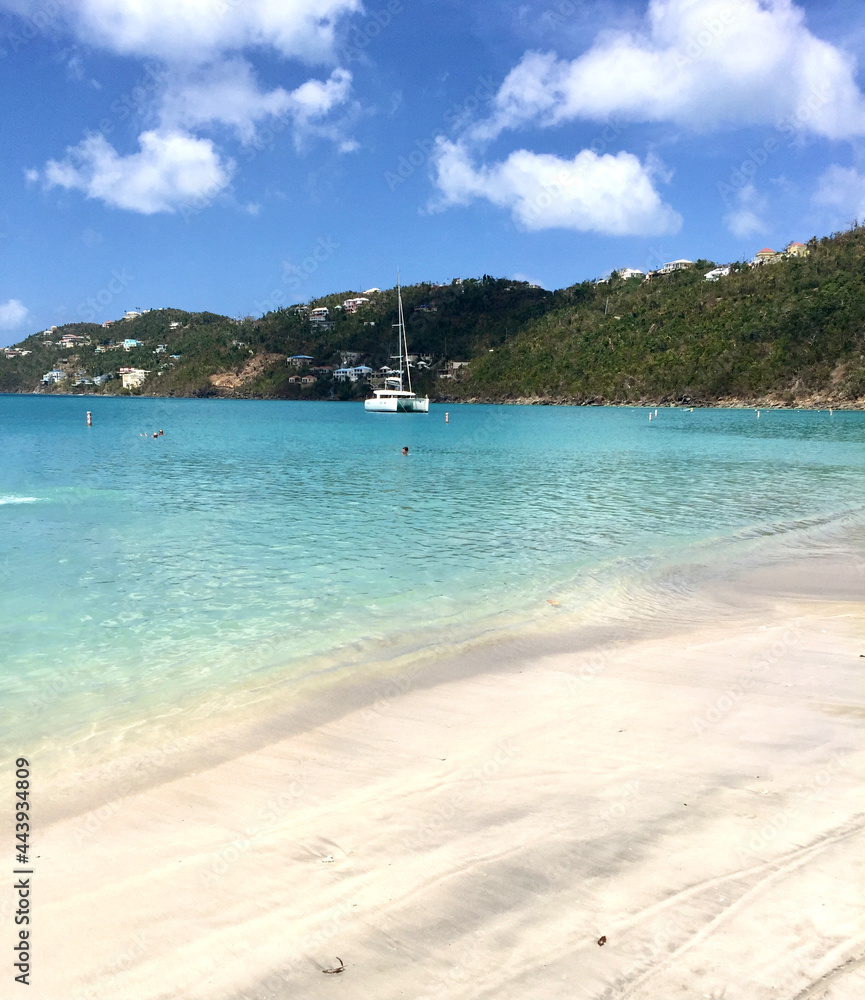 Fototapeta premium The beautiful tranquil waters of Magen's Bay St Thomas US Virgin Island