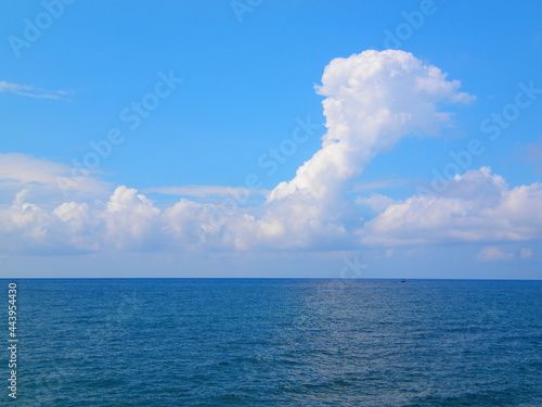 夏の海と雲（暑中見舞）