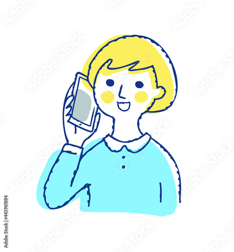 スマートフォンで電話をかけている女性