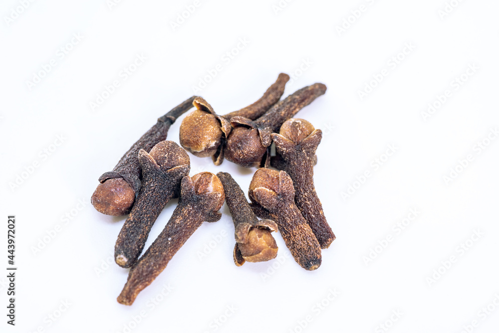 Dry brown spice cloves (flower buds of Syzygium aromaticum) - cooking ingredients Dry brown spice cloves (flower buds of Syzygium aromaticum) - cooking ingredients