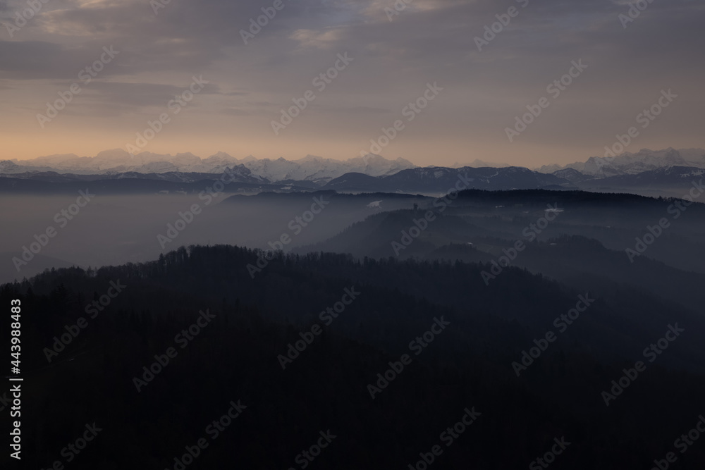 Obraz premium Tolle Landschaft in Zürich. Atemberaubende Aussicht vom Uetliberg.