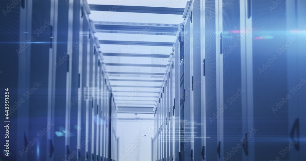 Obraz premium Computer servers in a server room with glowing lights