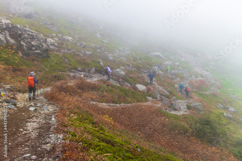 霧に包まれた茶臼岳（那須岳）の登山道を歩く人々 【A misty trail at Mt. Nasu】