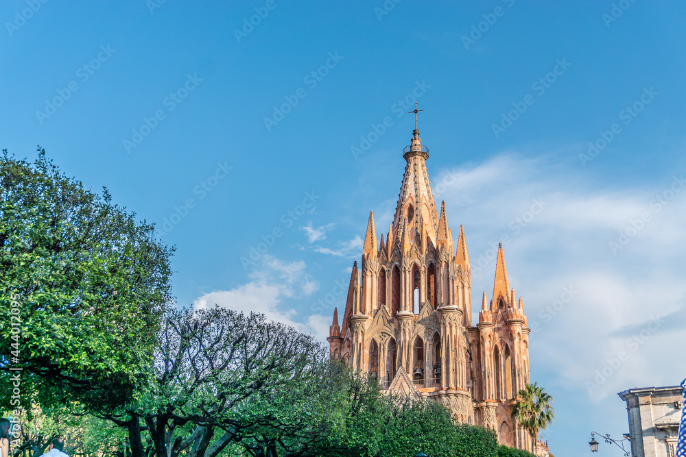 Fototapeta premium San Miguel de Allende was founded in 1542 in the cool highlands and is a city where Hispanic culture and Mesoamerican culture are in harmony.