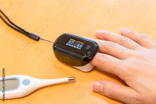 体調管理の為、家庭で血中酸素飽和度を測定する