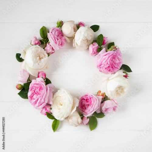 Roses round frame, roses wreath, floral frame, flowers wreath. Template for wedding invitation, birthday, 8 march, valentine's day, women's day, mother's day © Grandiflora