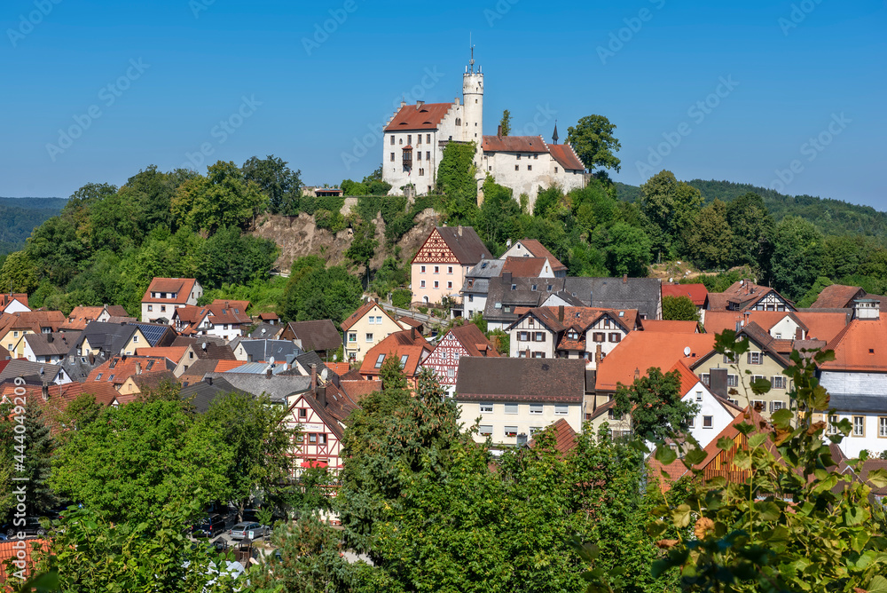 Die Burg Gößweinstein über dem Wallfahrtsort gleichen Namens