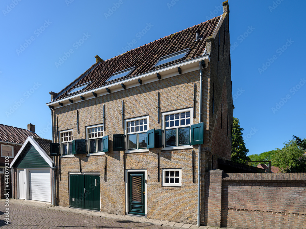 Woningen in de Regentessestraat in Tholen, Zeeland Woningen in de Regentessestraat in Tholen, Zeeland