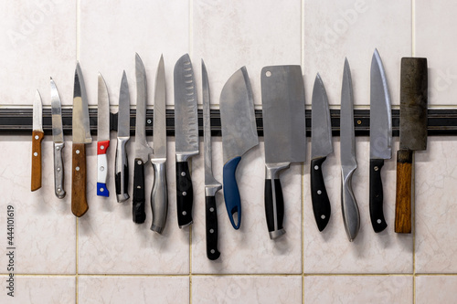 Quadro su tela Many different knives are attached to a magnetic knife holder on the wall
