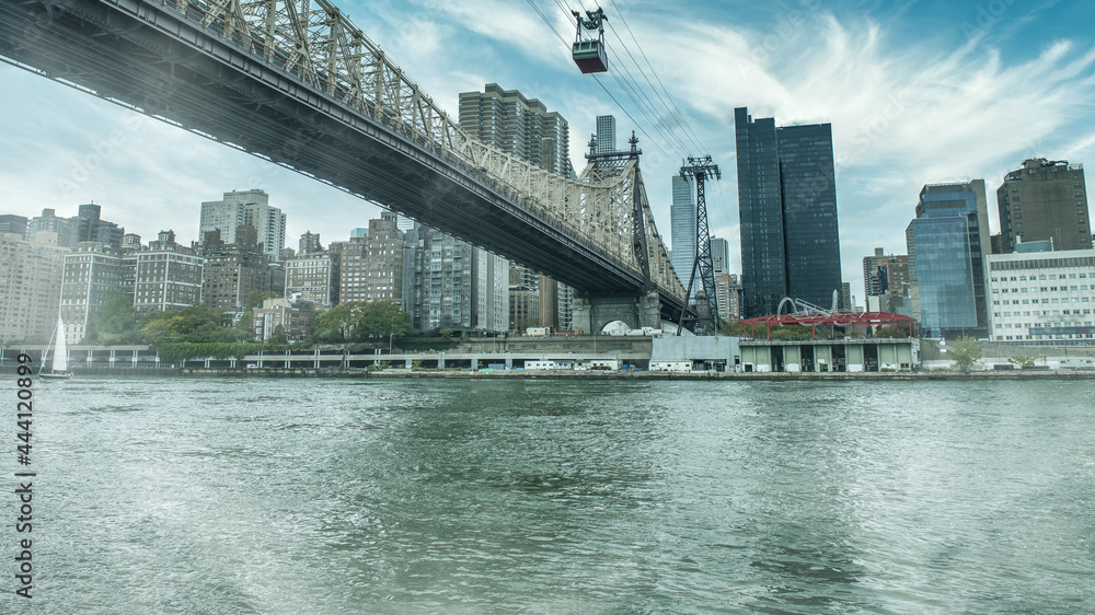 Obraz premium Manhattan skyline from Roosevelt Island, New York City, USA