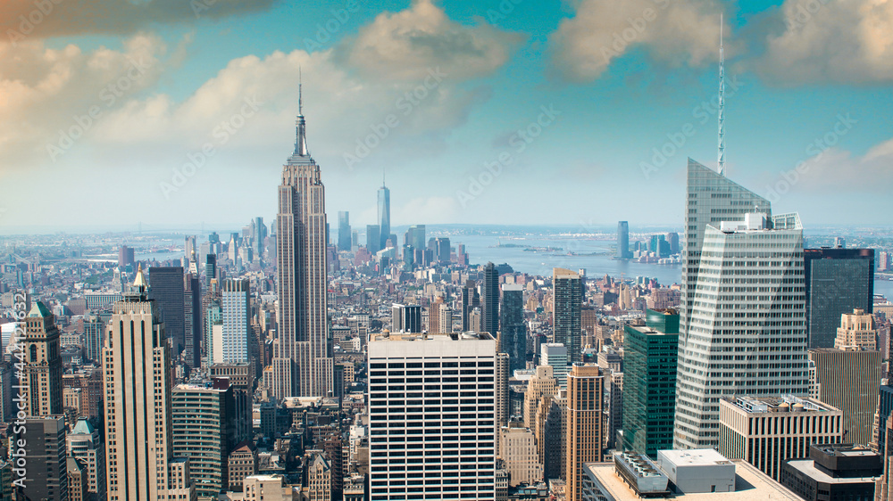 Obraz premium Beautiful sunset aerial view of Midtown Manhattan - New York City