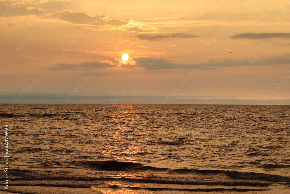 Obraz premium sunset over the sea