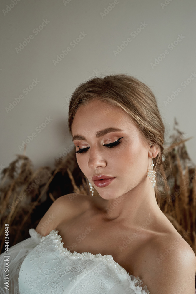 Sophisticated bride, with beautiful perfect dark skin and professional makeup. lux. Sophisticated bride, with beautiful perfect dark skin and professional makeup. lux.
