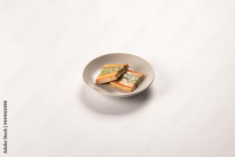 한 끼를 간단하게 해결할 수 있는 밥과 반찬이 들어있는 간편한 도시락 한 끼를 간단하게 해결할 수 있는 밥과 반찬이 들어있는 간편한 도시락